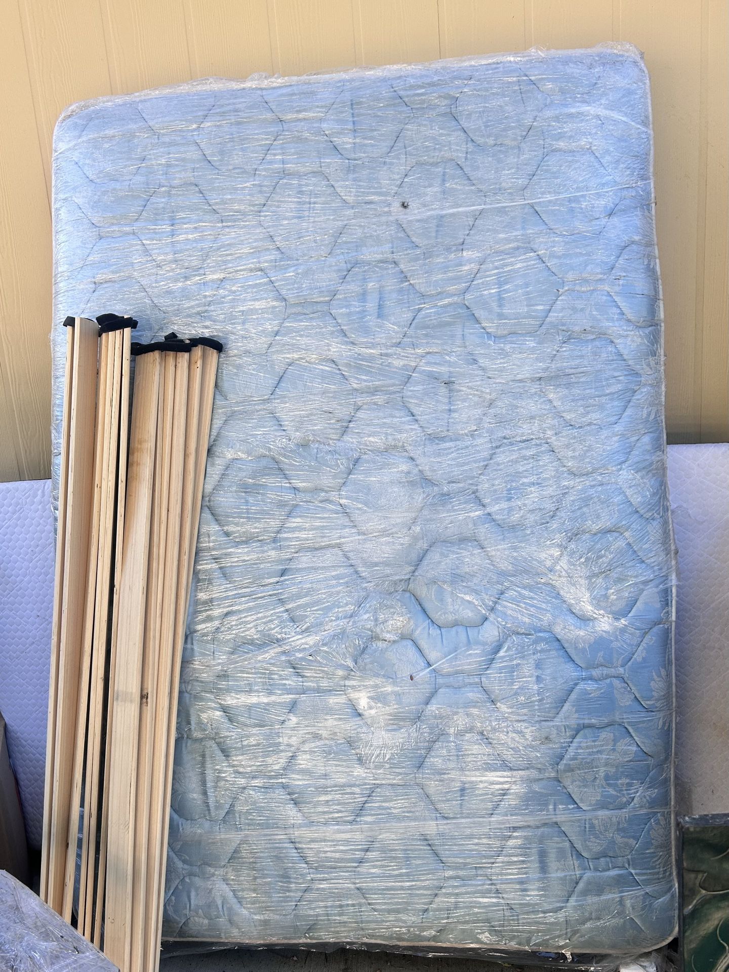 Full Size Mattress With Wood Slats & Frame