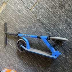 screws  blue bike works good don’t come with the screws