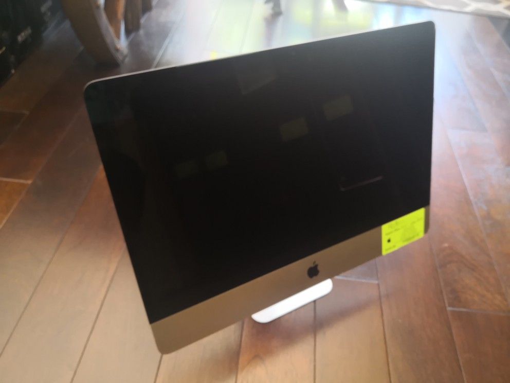 Apple iMac 21.5" Late 2015 with i5 @2.8GHz, 8GB RAM, 256GB SSD, MacOS Monterey, 21.5" Screen