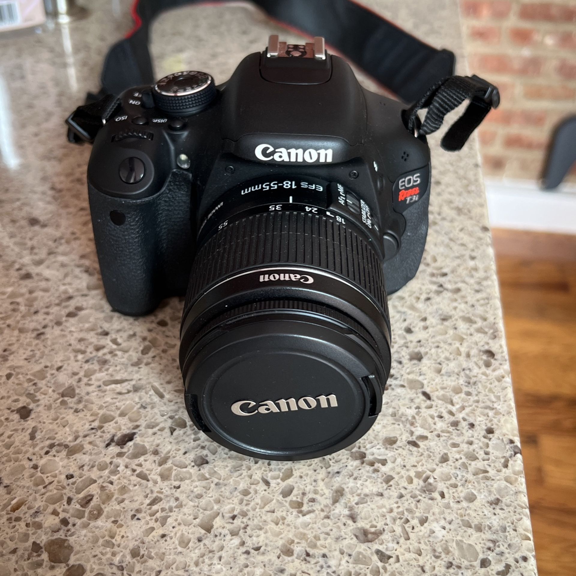 Canon DS126 311 Digital Camera
