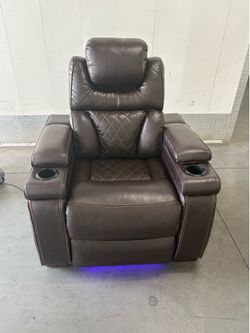 Fyne-Dyme Dual Power Recliner and love seat