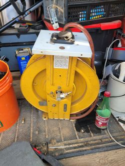 Retractable air hose. 50 '.