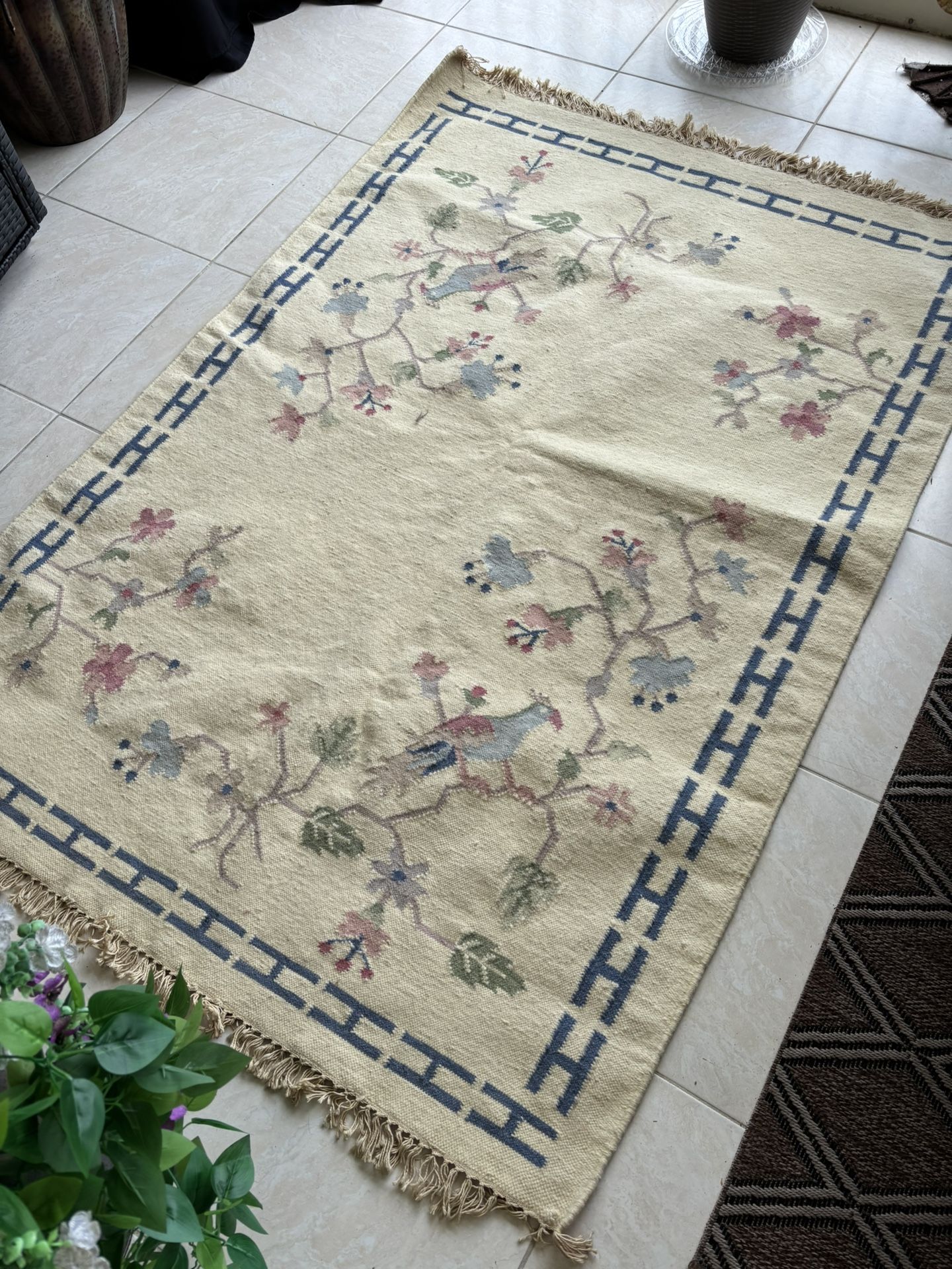 Lovely 4x6 Dhurrie Wool Rug. Has Never Been On The Floor. Very Pretty. Excellent Shape.