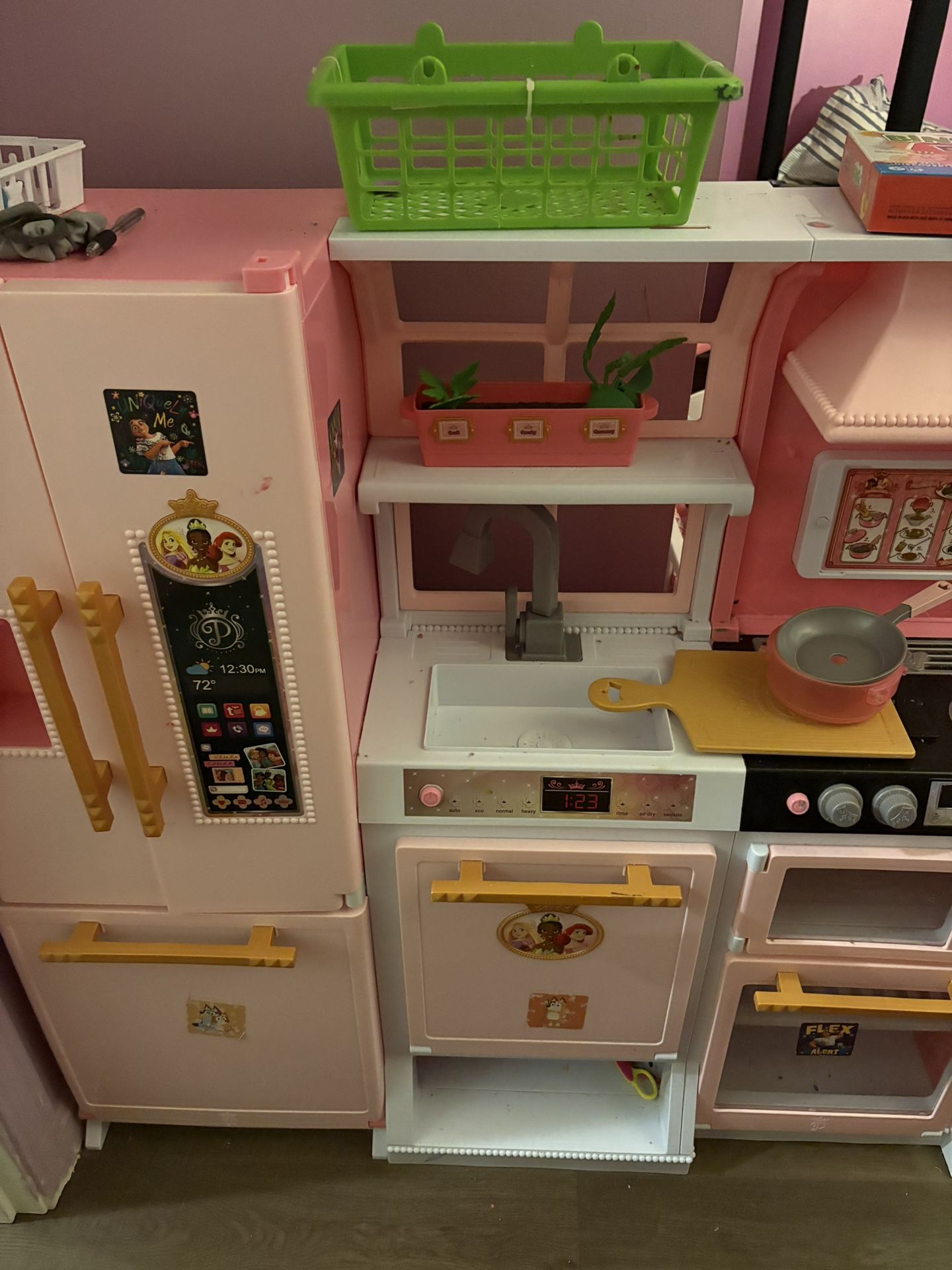 Play Kitchen