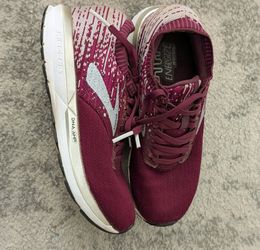 Brooks Ricochet Womens Size 6 Burgundy White Athletic Running Shoes Sneakers