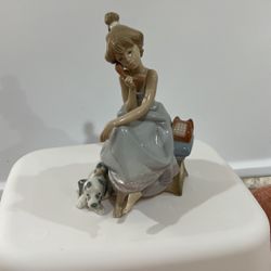 Lladro  Girl With Phone 