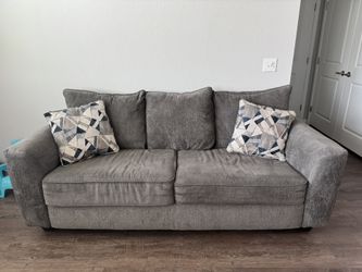 🛋️ Sofa Bed in Excellent Condition – Ready to Use! 🛏️ from Rooms to Go