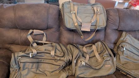 Briggs& Riley: garment bag,duffle bag ,laptop briefcase, carry-on luggage duffle bag