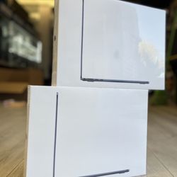 MacBook Air M2 Chip (Brand New) (Take It Home In Payment/ llévatelo a casa en pagos) 