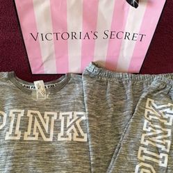 PINK VICTORIA SECRET FLEECE CLASSIC CREW SWEATSHIRT AND FLEECE CAMPUS SWEATPANTS SIZE LARGE NWT Pick up location in the city of Pico Rivera 