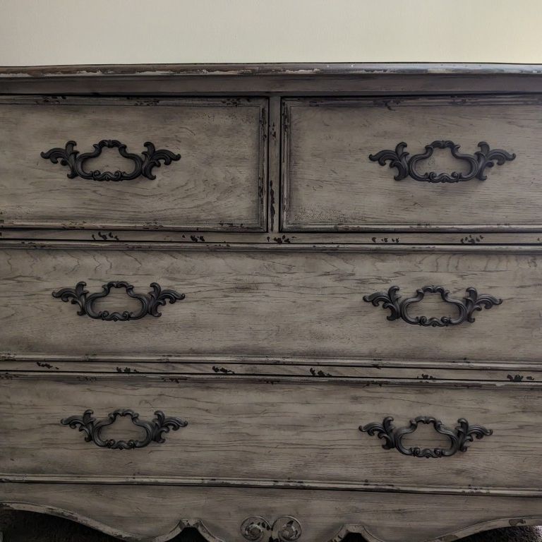 Vintage Style Dresser