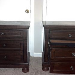 2 Wooden Nightstands Set