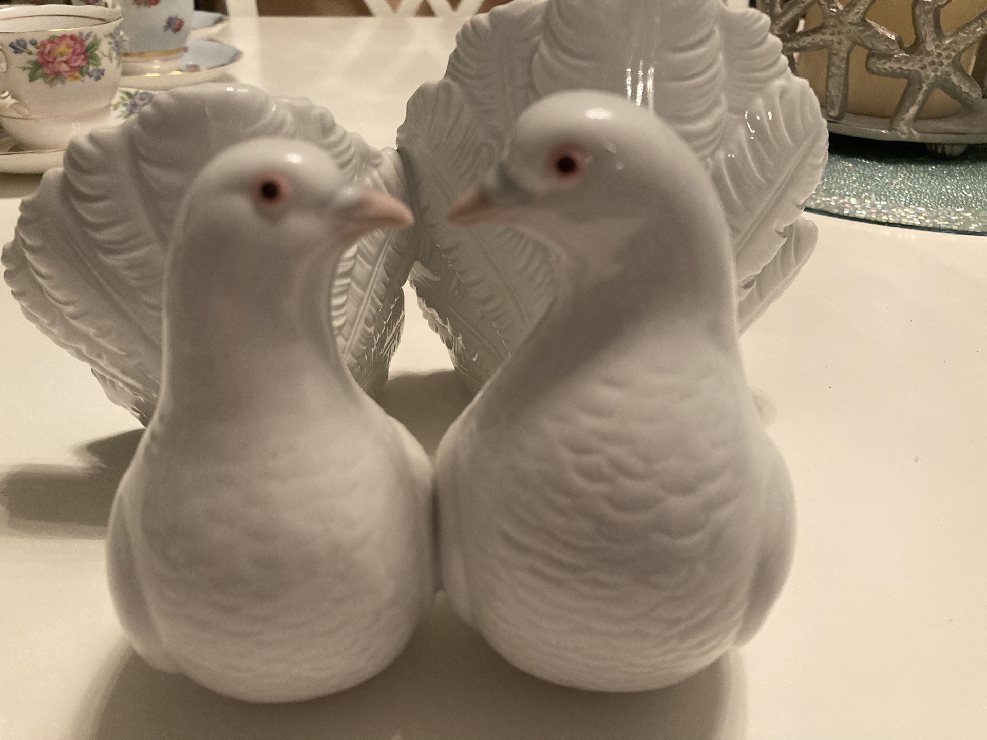 Lladro Collectible Figurine, “Kissing Doves”