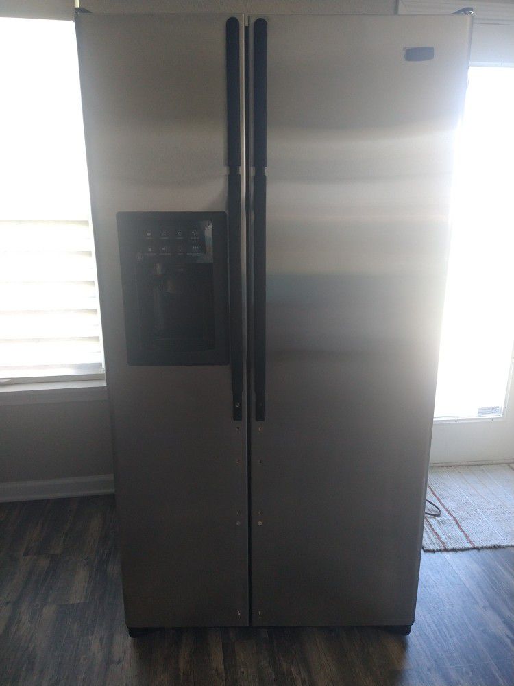 28 Cu ft Side by Side Refrigerator 