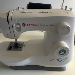 Singer Fashion Mate Sewing Machine. 