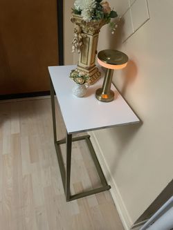 Entrance Table White and Gold Color