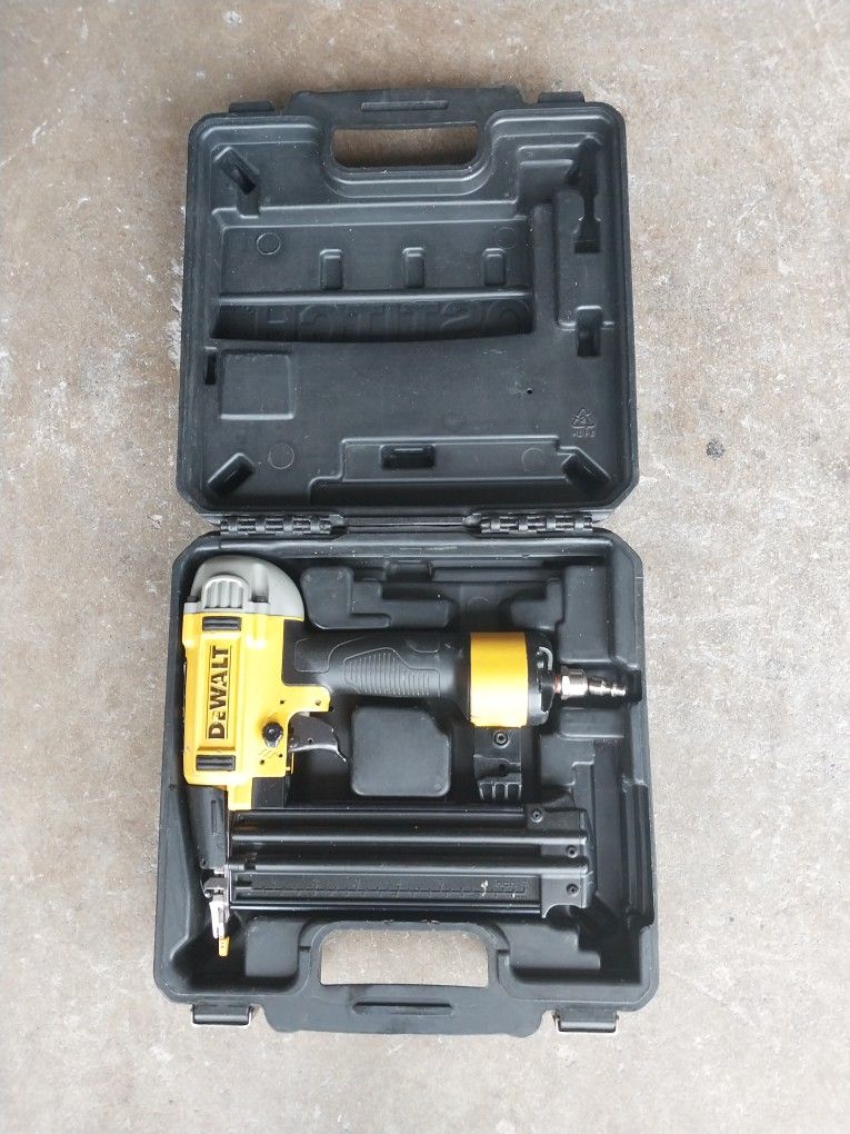 Dewalt Brad Nail 18 GA ( Brand New )