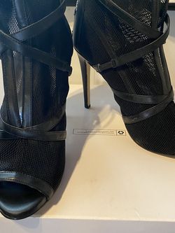 Women’s Guess 🎉 Shoes Size 9