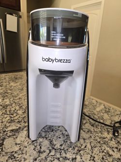 Baby Brezza Formula Pro Advanced Formula Dispenser.