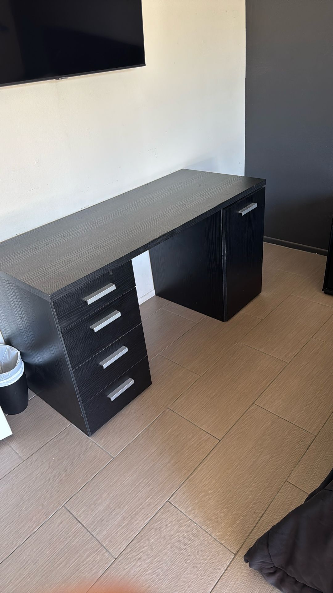 DESK AND 2 NIGHTS TABLES FOR BEDROOM OR…