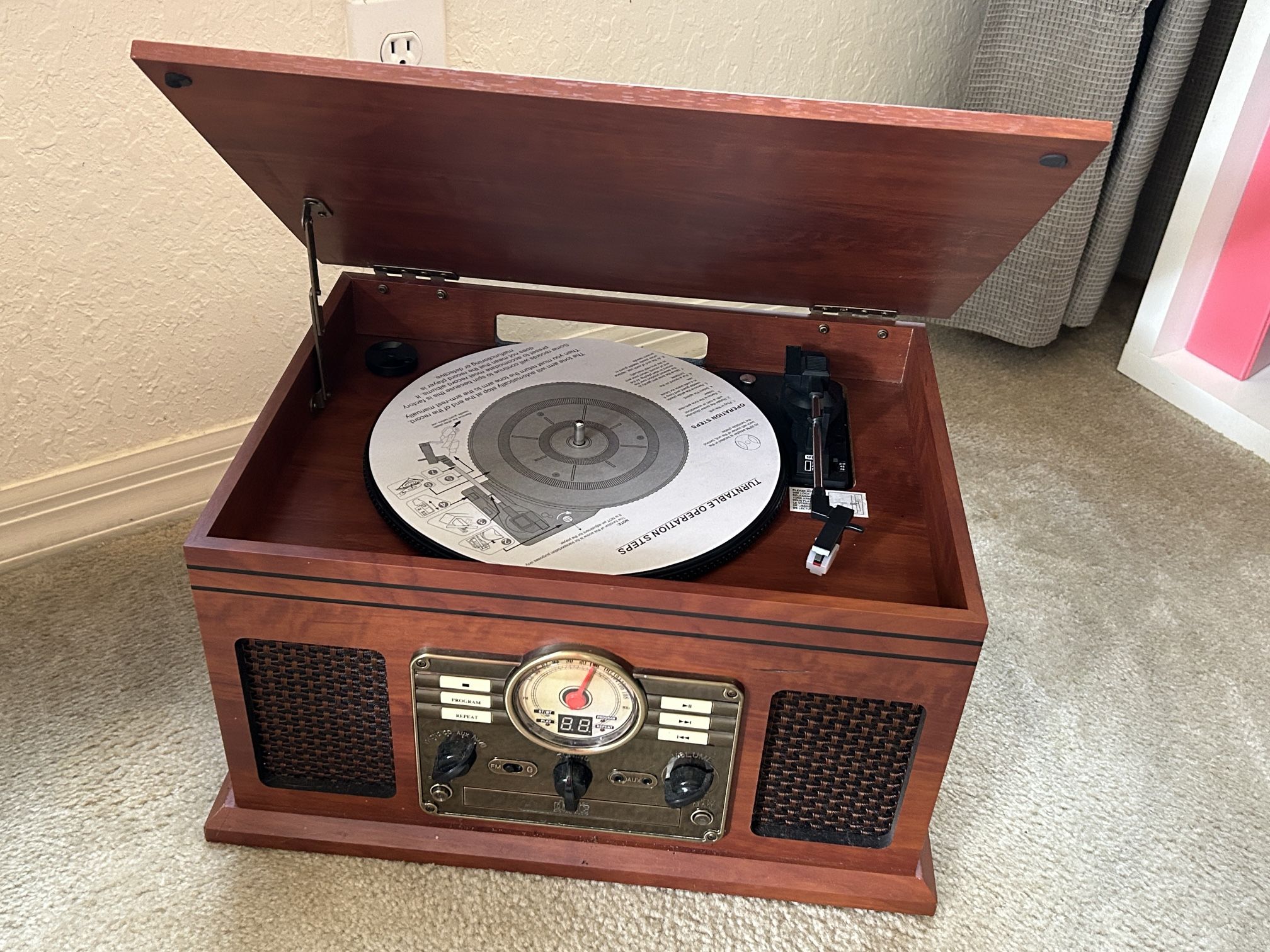 Vintage Style ITVS-200B 6-in-1 Music Center: Turntable, CD Player, FM Radio