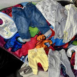 9 pcs preowned boys clothing size 3 to 9 months all in good condition and the blanket so soft and warm. Located Off lake mead and Simmons area asking 