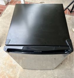 Frigidaire Mini fridge with freezer