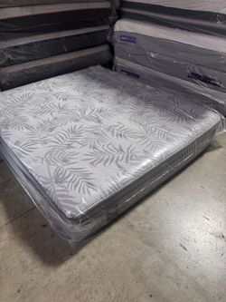 King sealy Posturepedic plush pillow top mattress