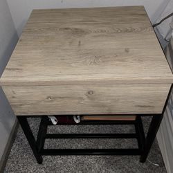 A Set Of 2 Side Tables 