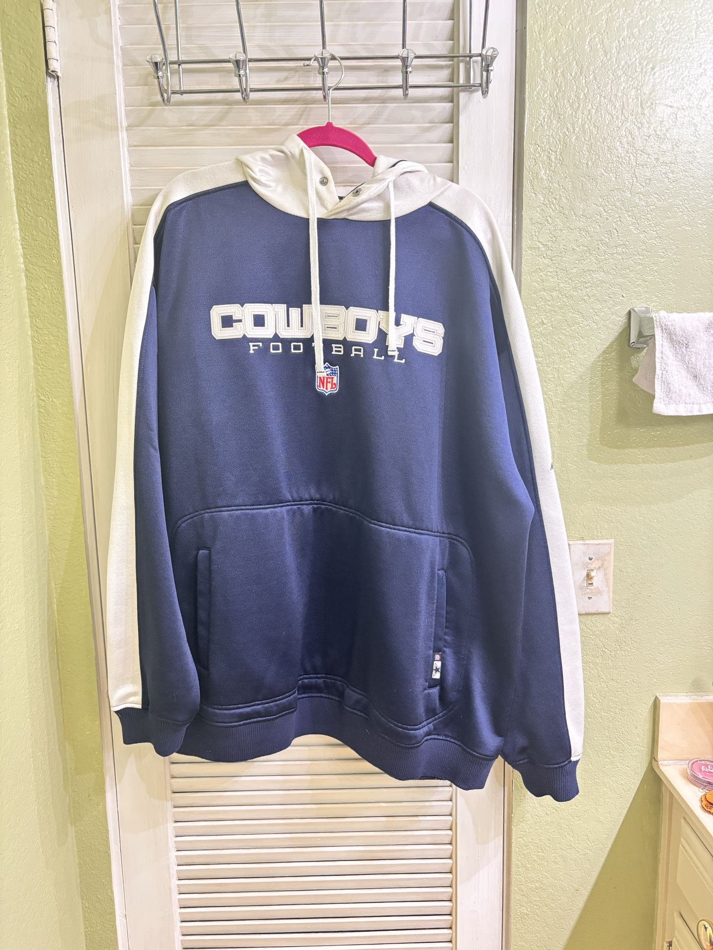 NFL Cowboys Blue and White Sweatshirt