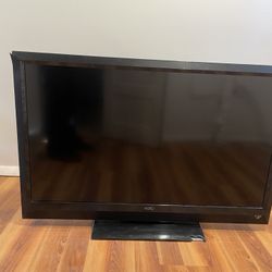 Flatscreen TV WITH Roku Attachment 