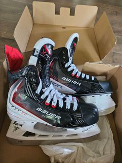 BRAND NEW Bauer Vapor Fly 30 Hockey Skates Men's Size 8