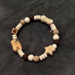 Resin little coffee bear bracelet women's niche ins design sense cold door hand beads do not collide retro cute hand jewelry