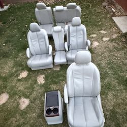 2nd/Middle Row Seat Sienna XLE $400