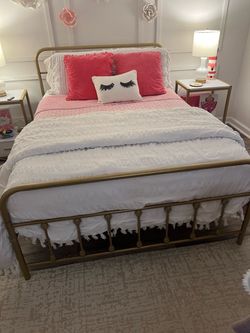 Beautiful Gold Metal Bed with Mattress & Complete Bedding – $350 OBO