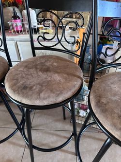 Free bar stools
