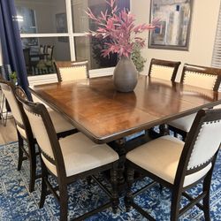 Haverty’s Furniture High Top Table and 6 chairs