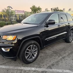 2019 grand cherokee laredo 