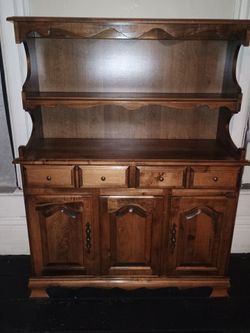 Solid One-Piece Wooden Hutch