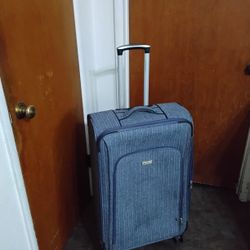 Swivel Luggage 19x31 