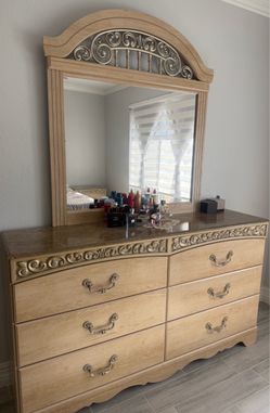Queen bedroom