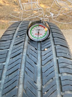 Single Tire HANKOOK KINERGY ST 225/65R17 102T. Has 2 Patches