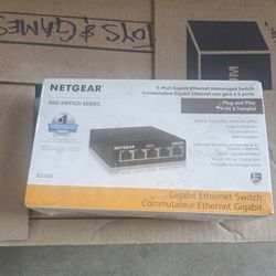 Netgear.  ( GS305 )  NEW