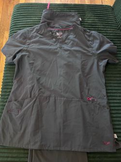 Smitten Scrub Set Dark Gray/Pink – XL Petite – Like New