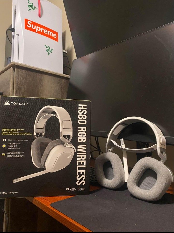 Corsair Hs80 RGB WIRELESS Gaming headphones