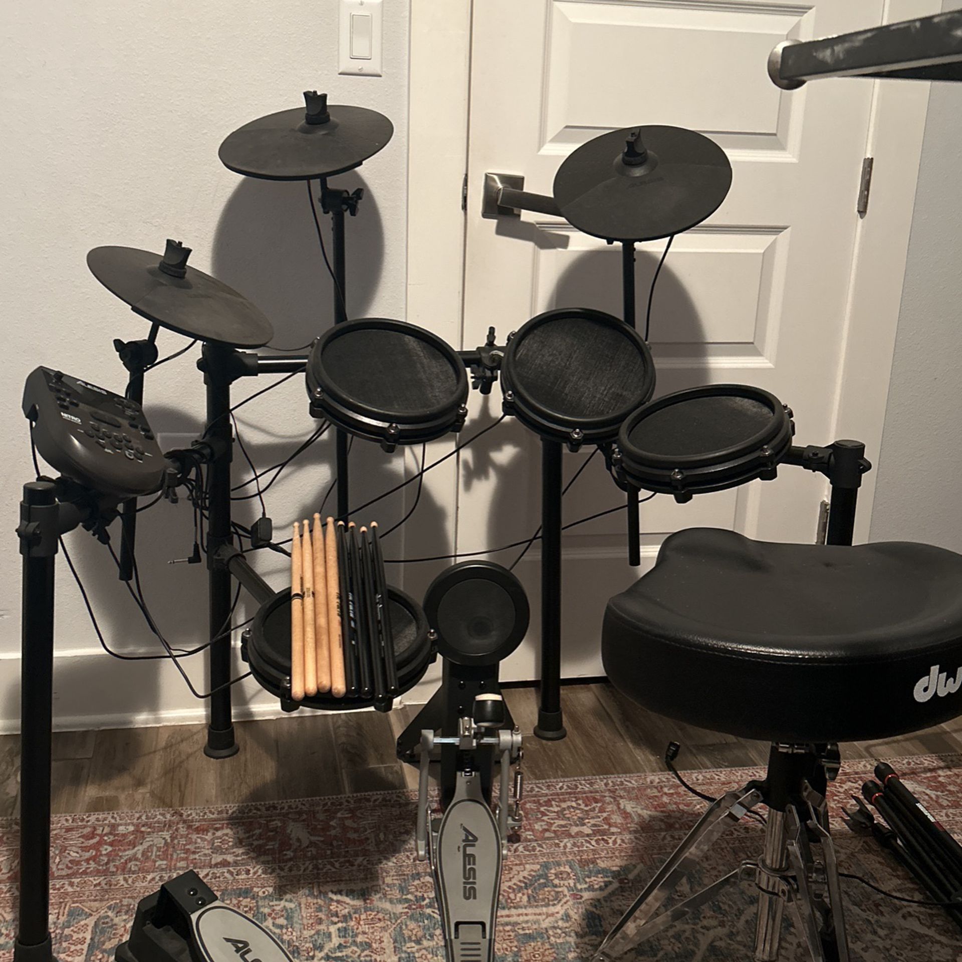 Alesis Nitro Drum kit W/ Throne & Drumsticks