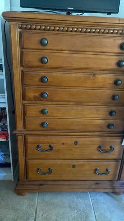 Wood Dresser with 5 drawers