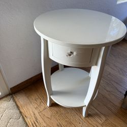 Pottery Barn Kids Side Table / Nightstand/ White /wood/ Pick Up Escondido