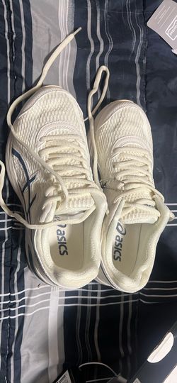 ASICS BRAND NEW NEVER WORN