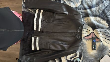 Chamarra De Piel Está En Buenas Condiciones $45